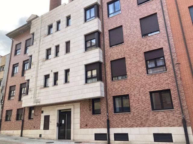 Piso en Venta en La Pola Siero