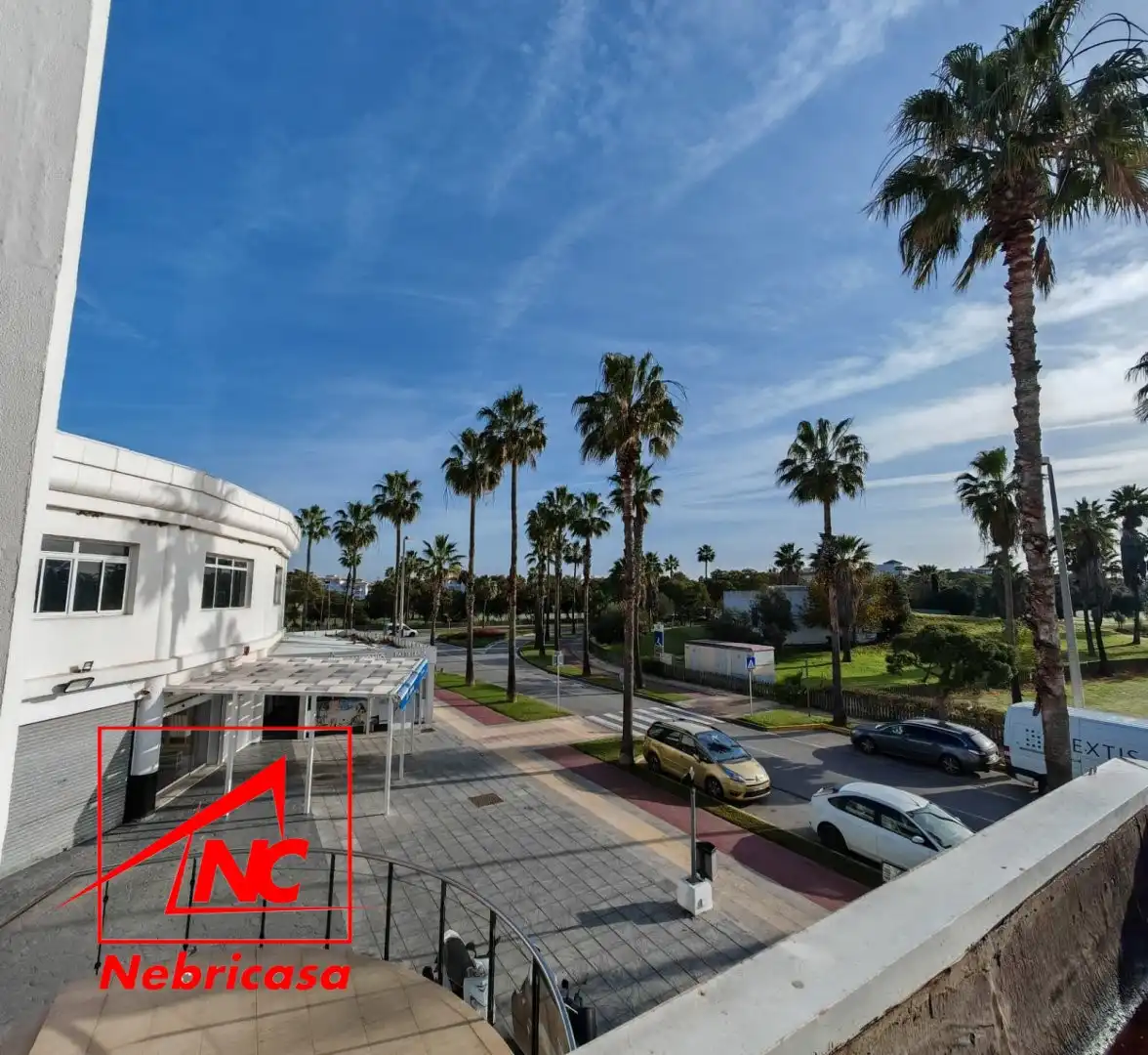 Vista exterior de Local en venta en Rota con Aire acondicionado y Amueblado