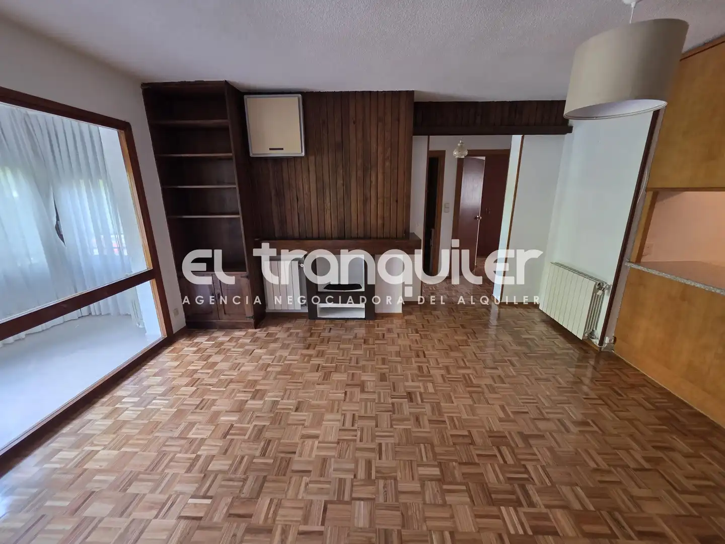 Living room of Flat for rent in Madrid  with Air Conditioner, Parquet flooring and Terrace