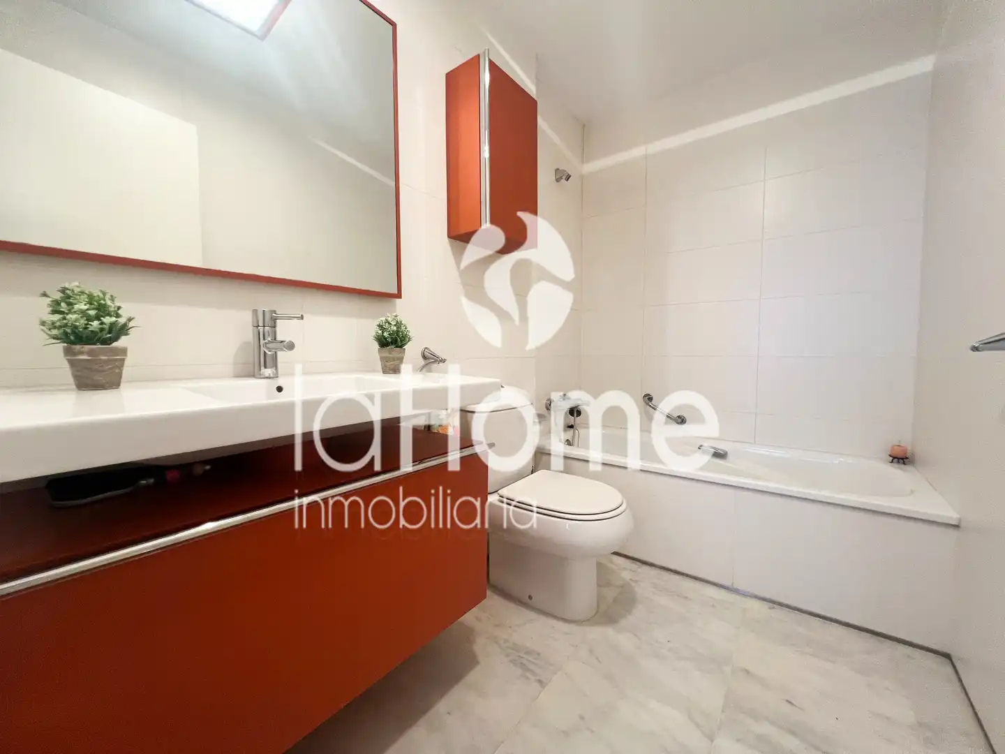 Baño de Piso en venta en Valencia con Aire acondicionado, Terraza y Balcón