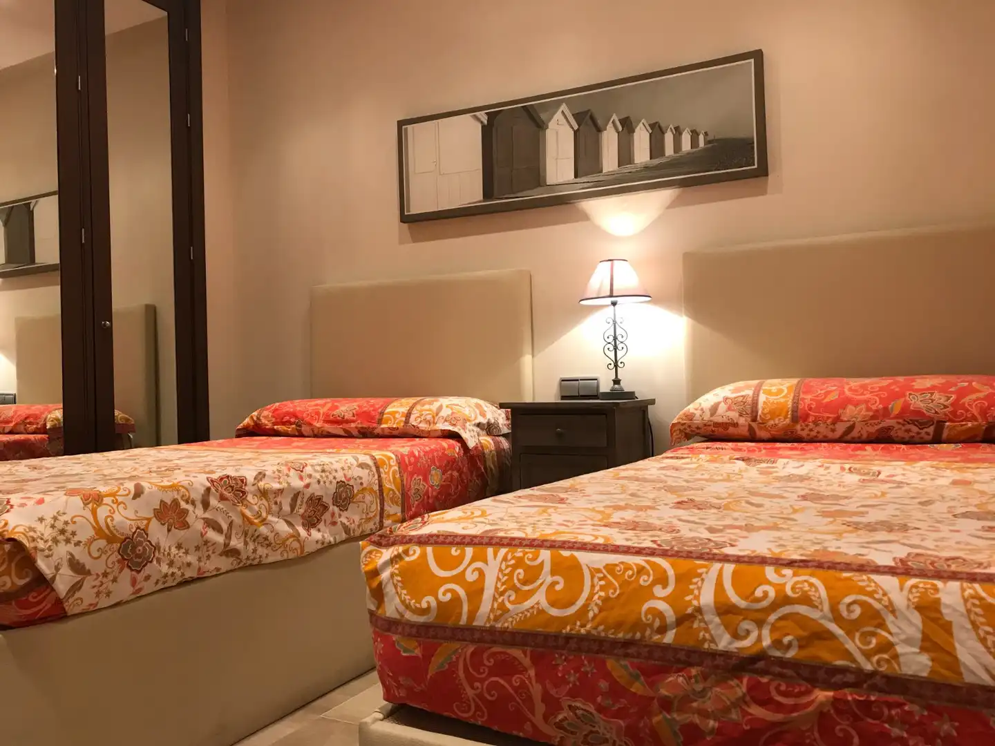 Dormitori de Apartament de lloguer en Estepona amb Aire condicionat, Calefacció i Jardí privat