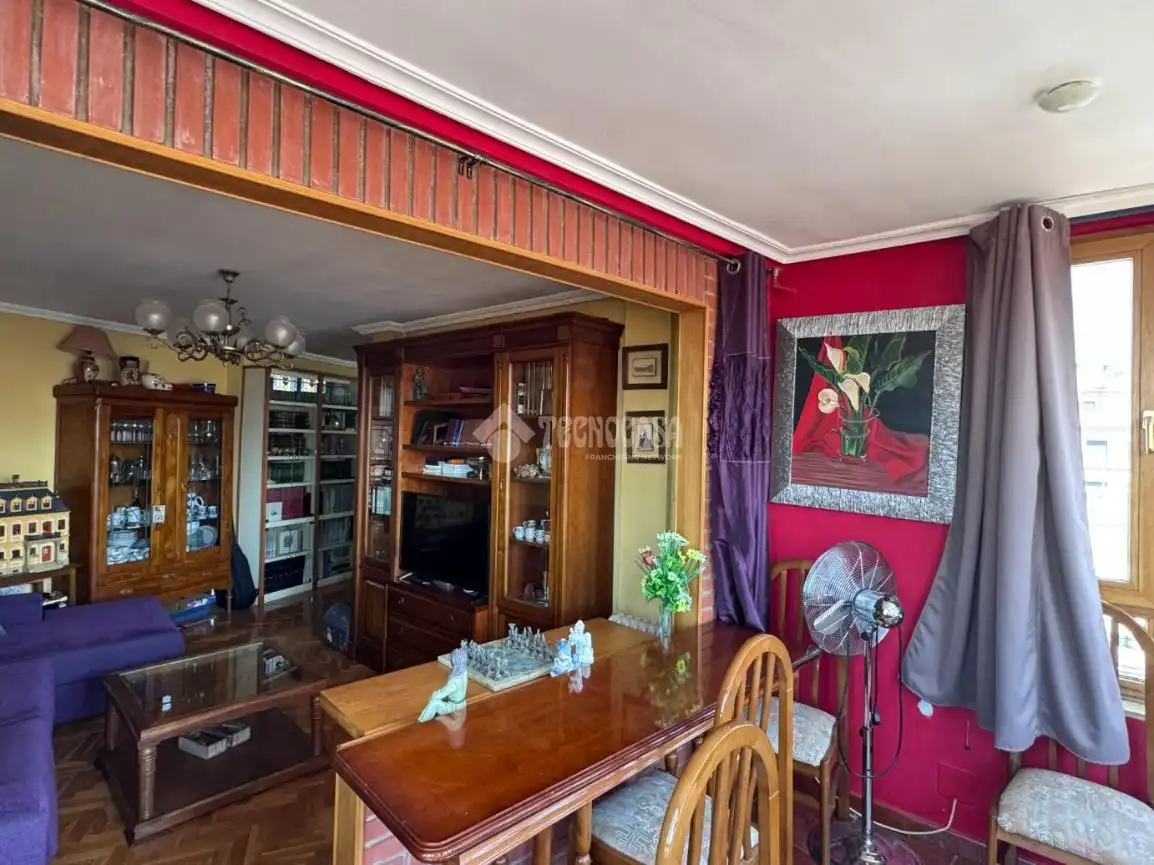 Comedor de Piso en venta en León Capital  con Calefacción y Parquet