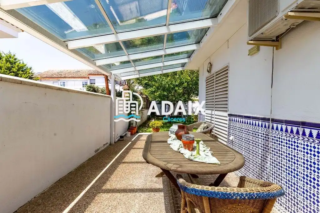 Jardí de Casa o xalet en venda en Cáceres amb Aire condicionat, Calefacció i Terrassa