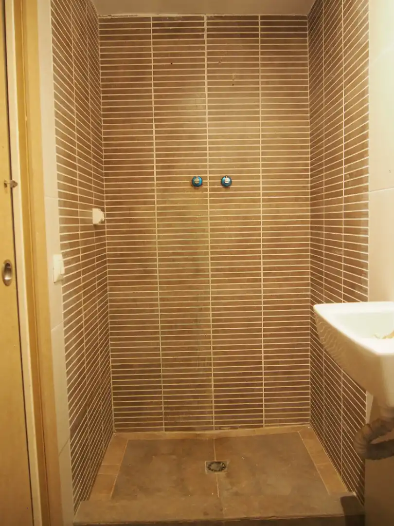 Baño de Local en venta en Barcelona con Aire acondicionado, Calefacción y Parquet