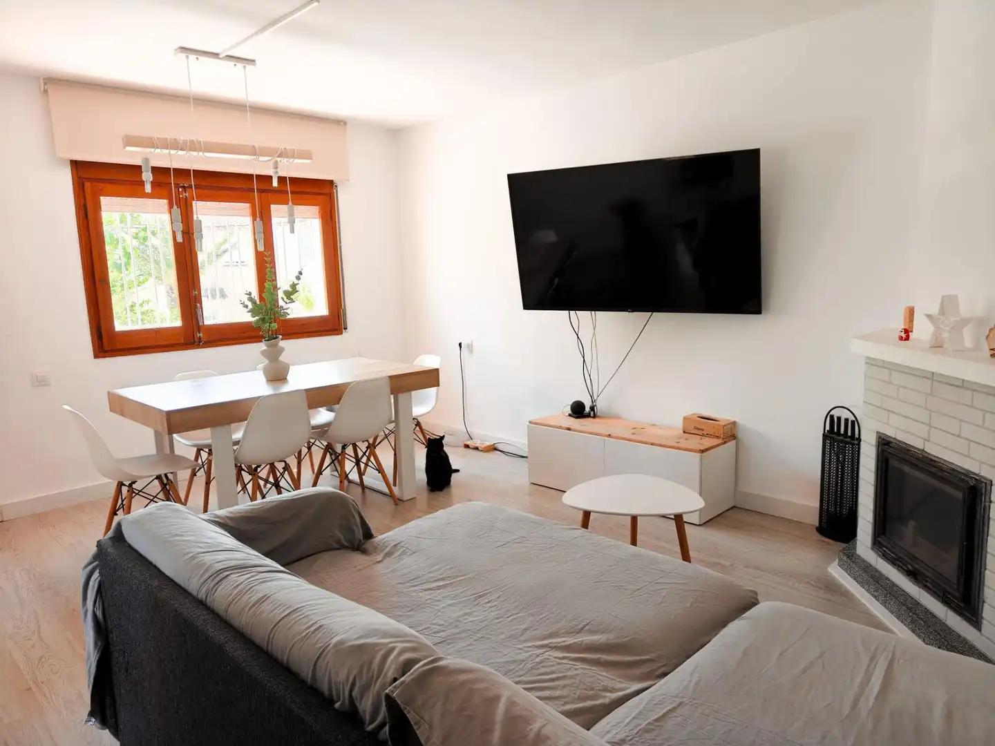 Sala d'estar de Casa adosada en venda en L'Ametlla de Mar  amb Aire condicionat, Calefacció i Jardí privat