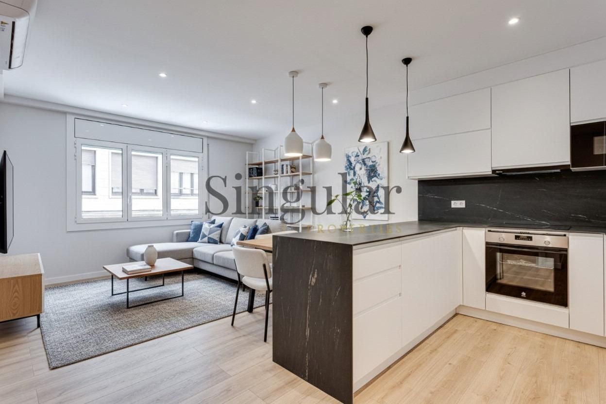 Exterior view of Flat for sale in  Barcelona Capital  with Air Conditioner, Parquet flooring and Storage room