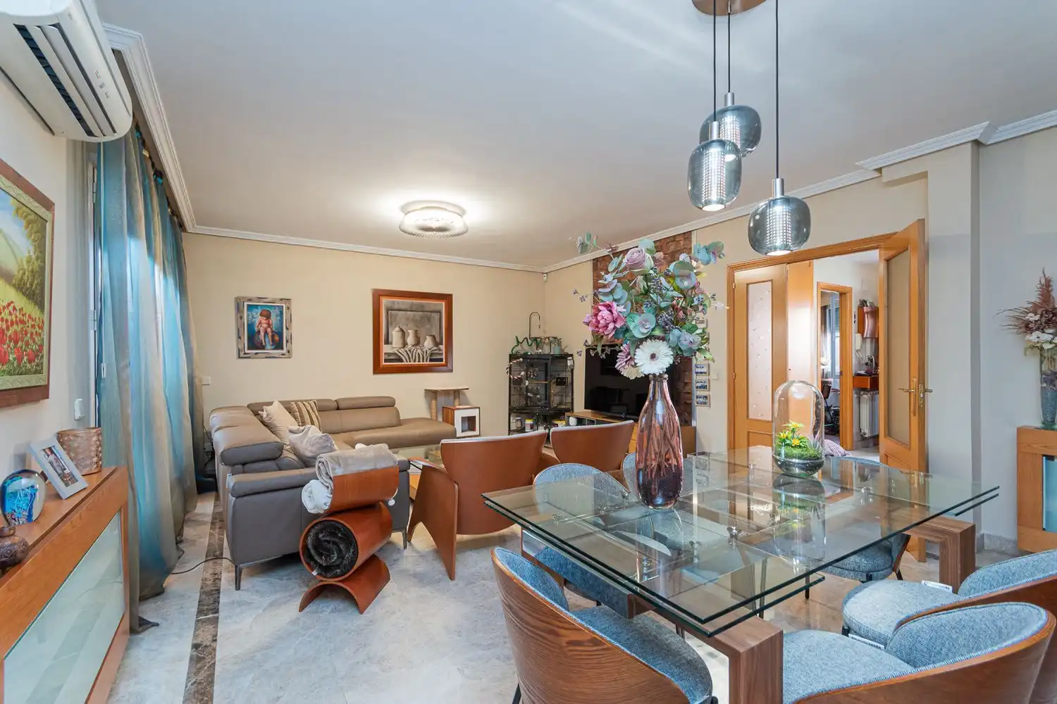Living room of Houses for sale in Fuenlabrada  with Air Conditioner, Heating and Storage room