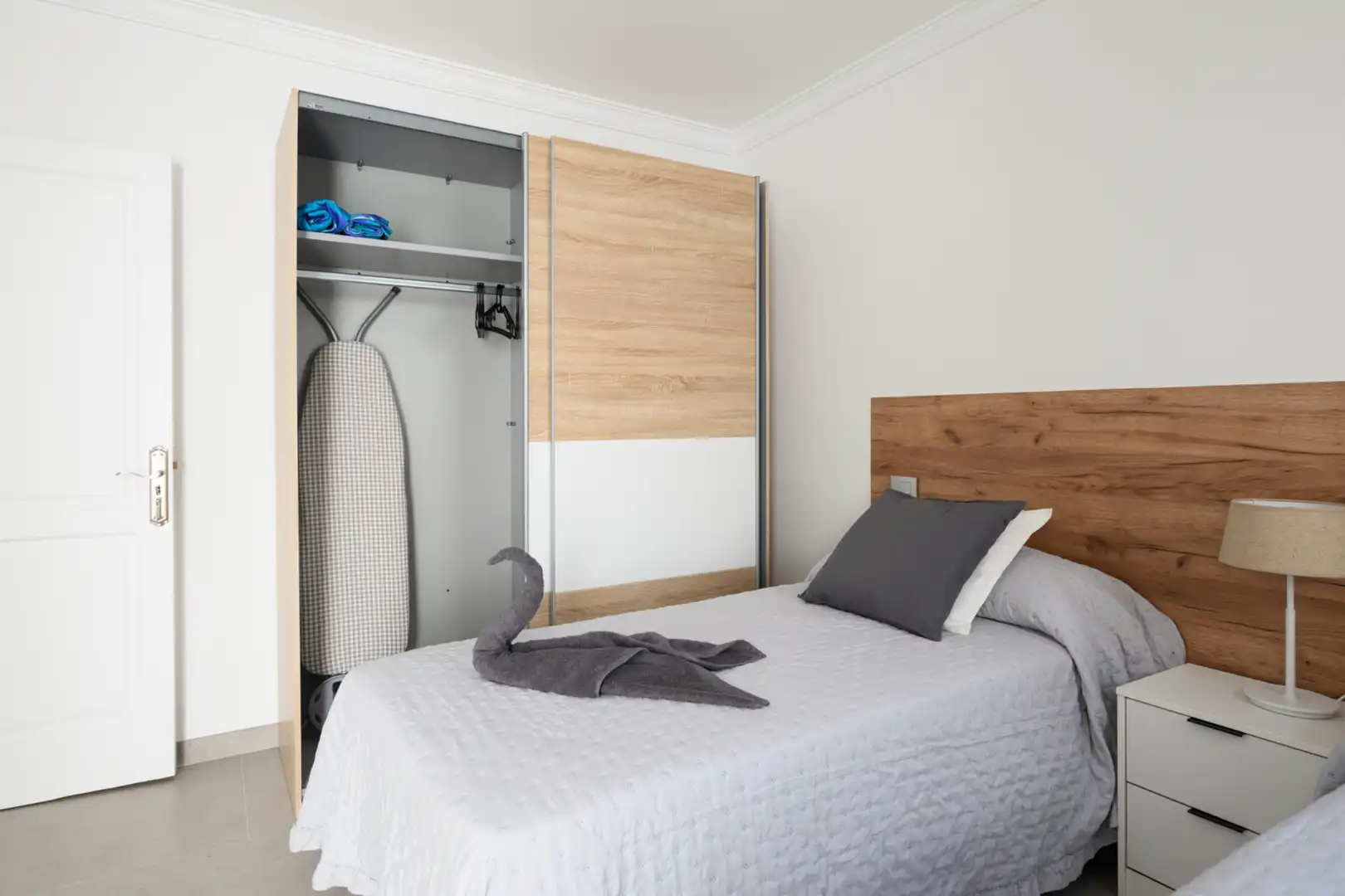 Habitación de Apartamento de alquiler en San Bartolomé de Tirajana con Aire acondicionado, Amueblado y Lavadora
