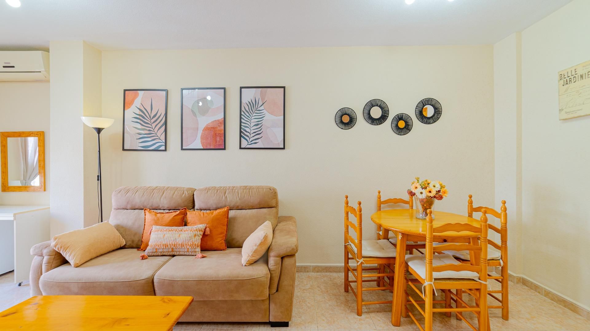 Sala d'estar de Apartament en venda en Torrevieja amb Terrassa, Balcó i Piscina comunitària