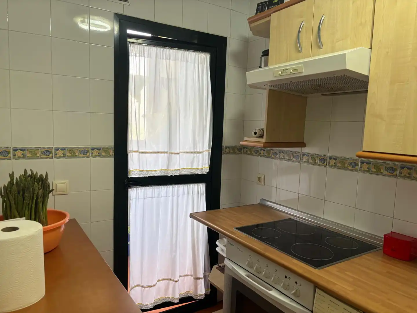 Cuina de Apartament de lloguer en Estepona amb Aire condicionat, Calefacció i Terrassa
