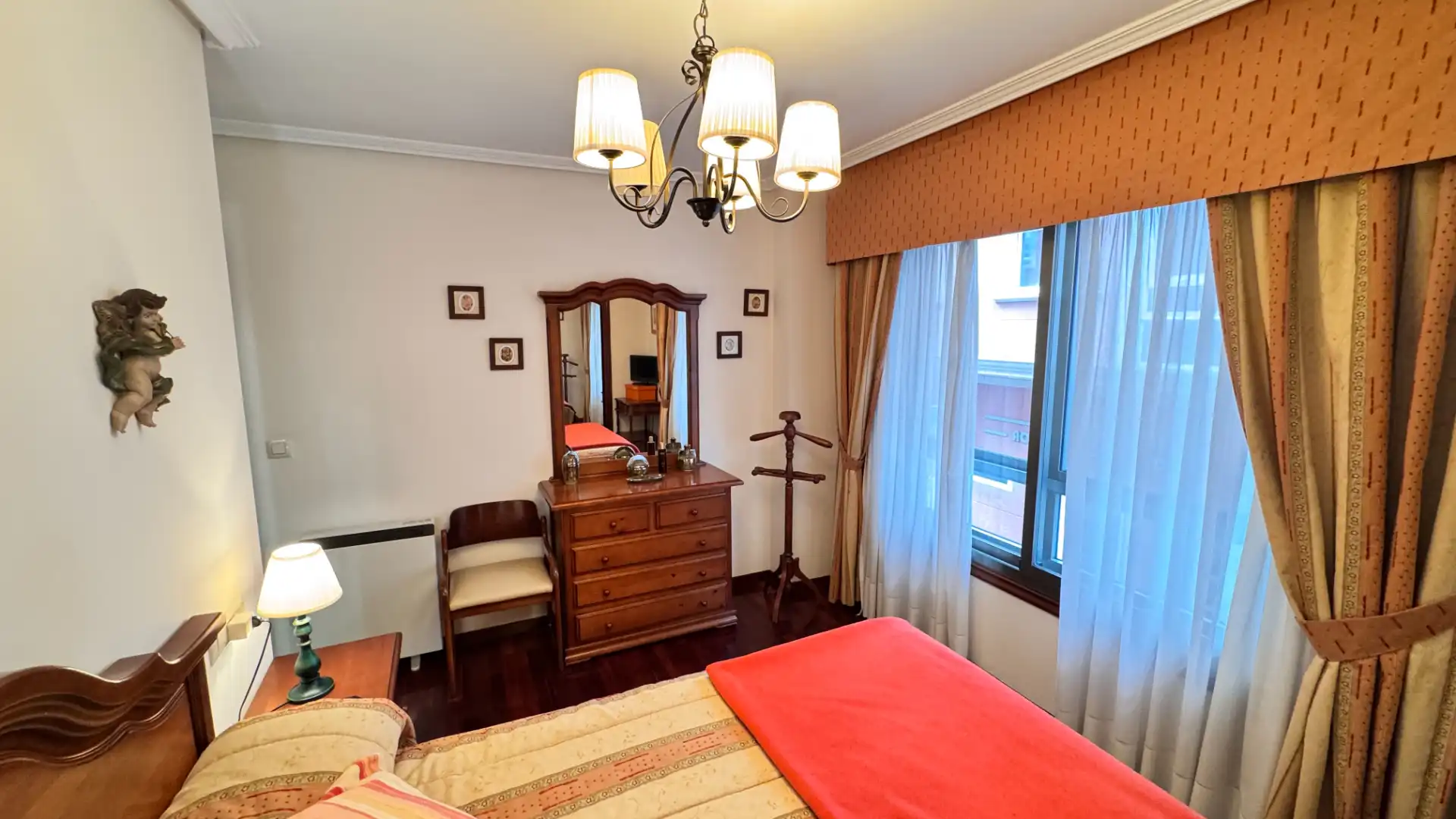 Schlafzimmer von Wohnung zum Verkauf in Arteixo mit Heizung, Parkett und Terrasse