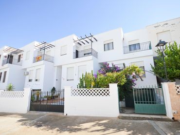 Casa amb jardí en venda a Calle Calle Hermanos Machad 15