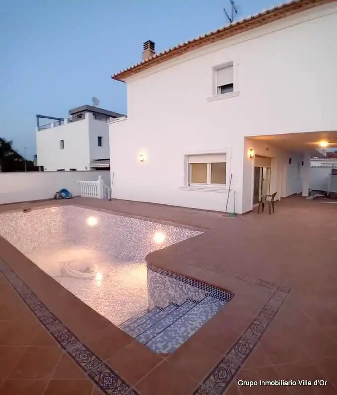 Schwimmbecken von Haus oder Chalet zum Verkauf in Dénia mit Klimaanlage, Heizung und Privatgarten