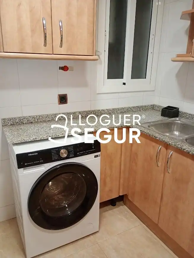 Cocina de Piso de alquiler en Cornellà de Llobregat con Calefacción
