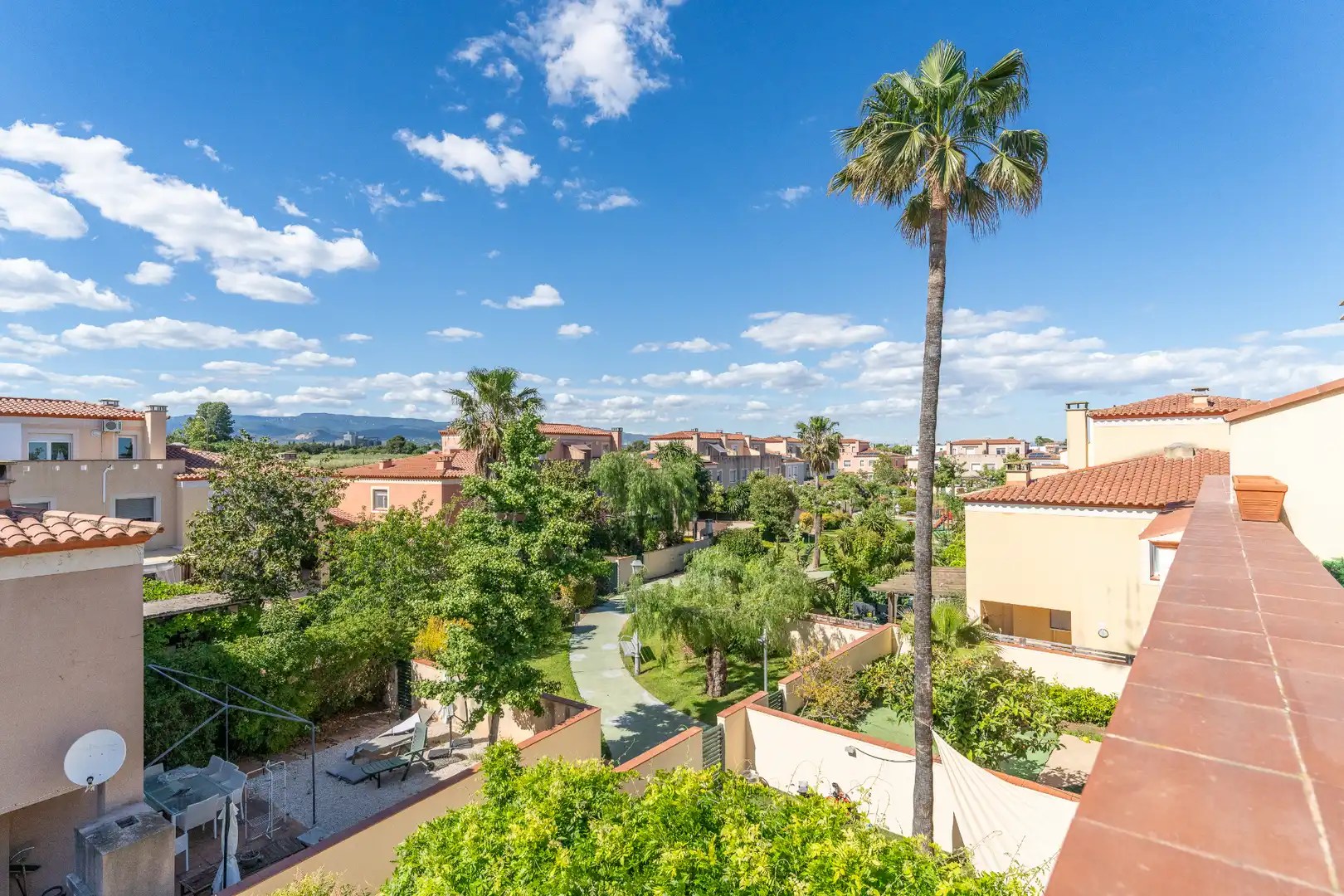 Vista exterior de Casa adosada en venda en Reus amb Aire condicionat, Calefacció i Jardí privat