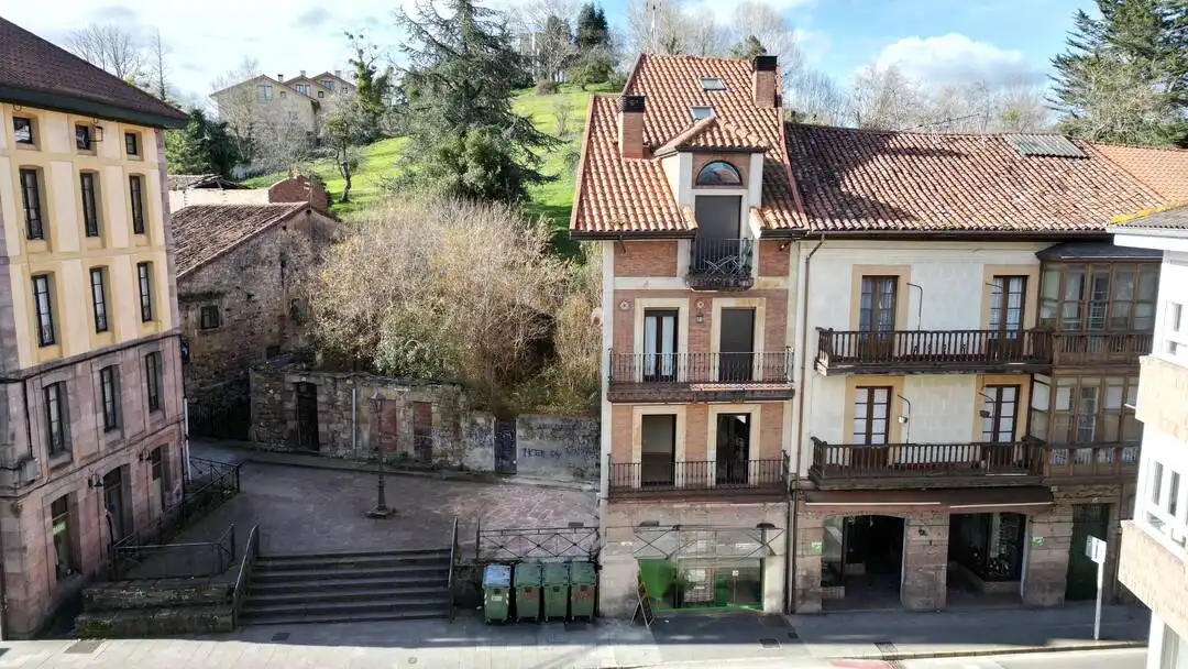 Vista exterior de Piso en venta en Cabezón de la Sal con Calefacción y Balcón