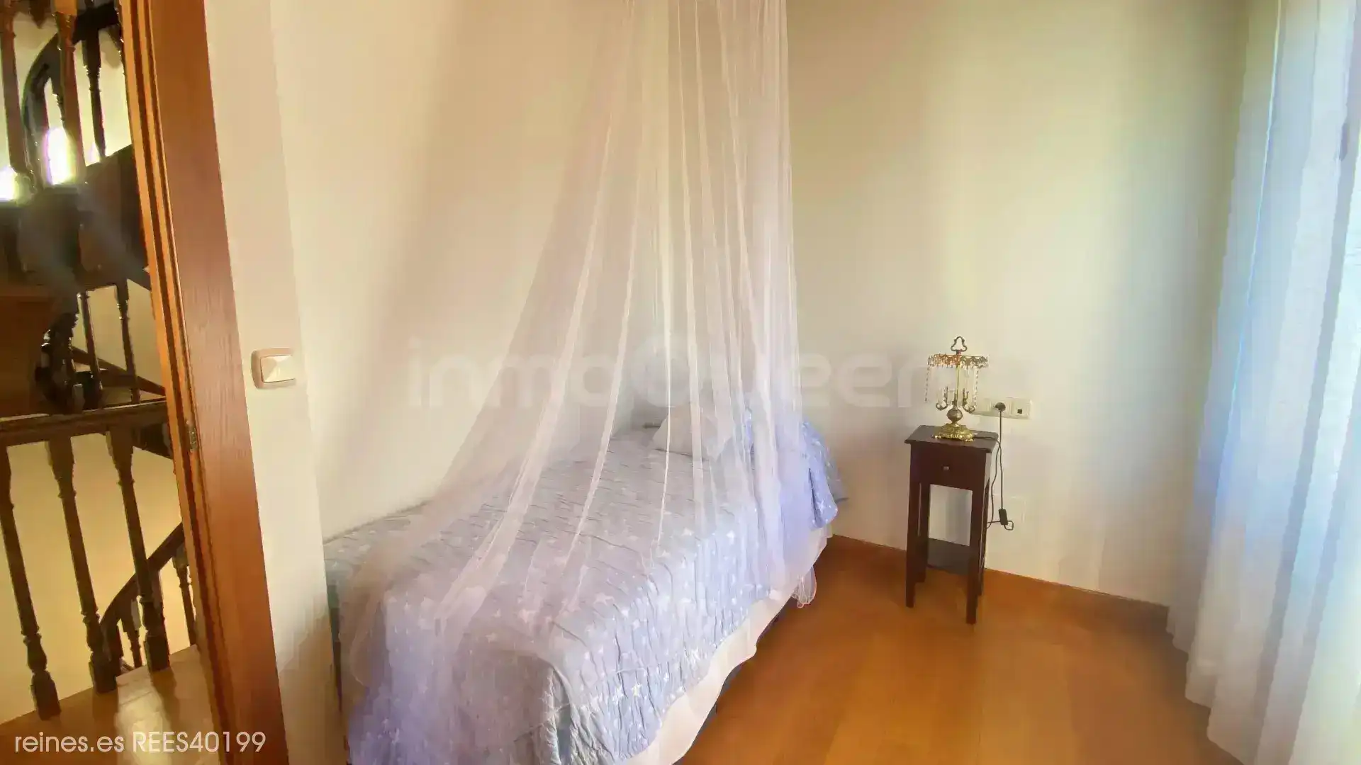 Dormitori de Casa o xalet en venda en Santo Adriano amb Calefacció, Jardí privat i Terrassa