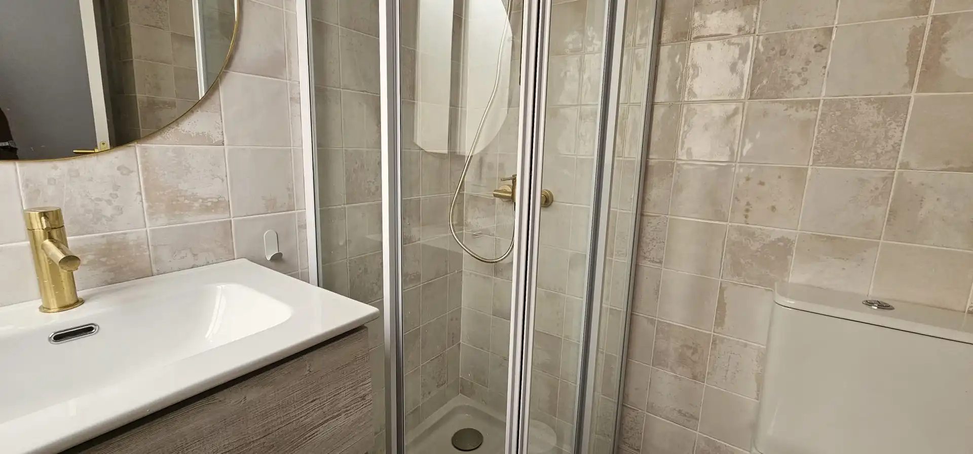 Badezimmer von Wohnungen zur Miete in Fuengirola mit Klimaanlage, Heizung und Terrasse