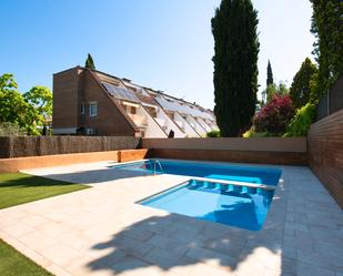 Swimming pool of House or chalet for sale in Sant Cugat del Vallès  with Air Conditioner, Heating and Private garden
