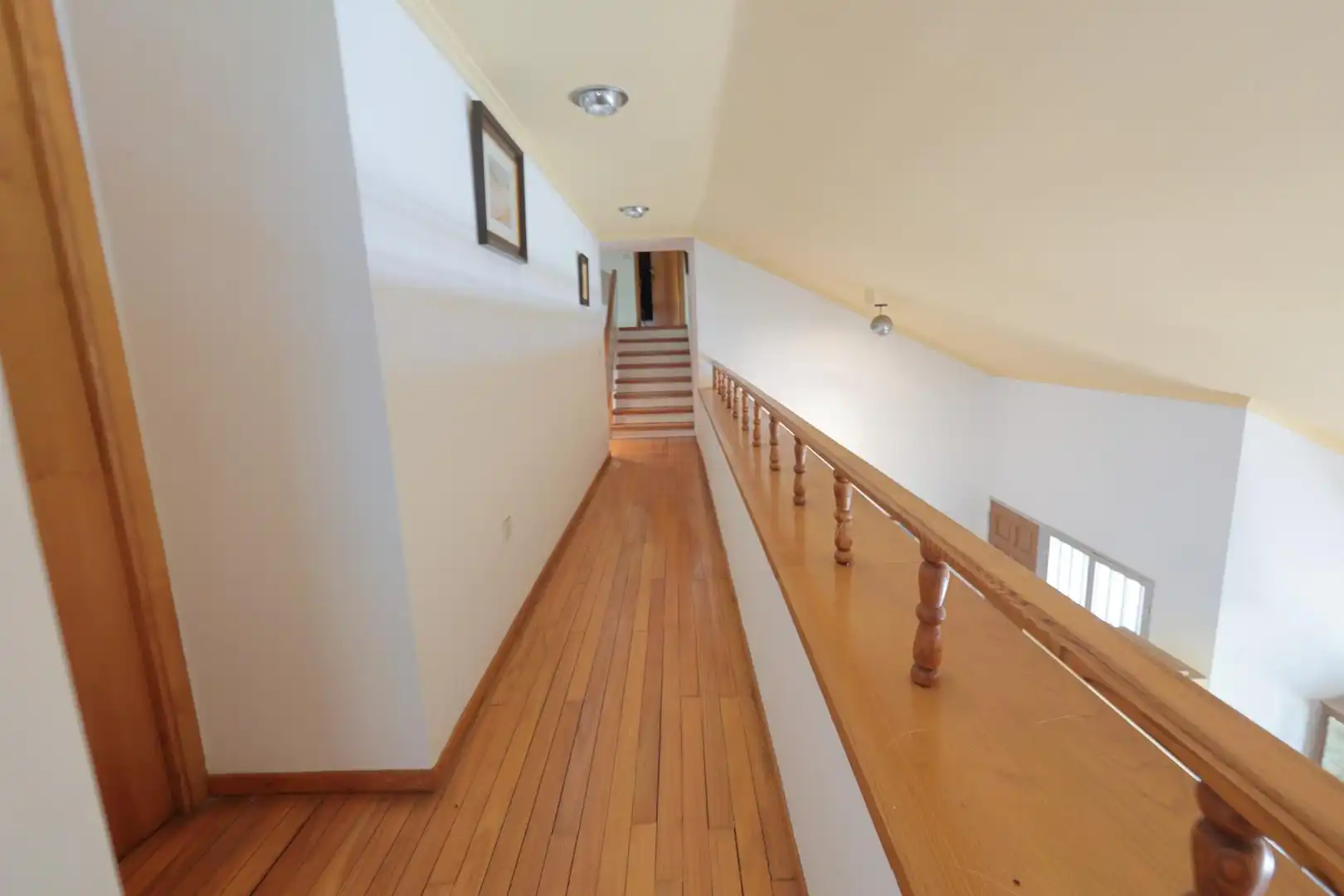 Casa adosada en venta en O Barco de Valdeorras   con Calefacción, Piscina y Balcón