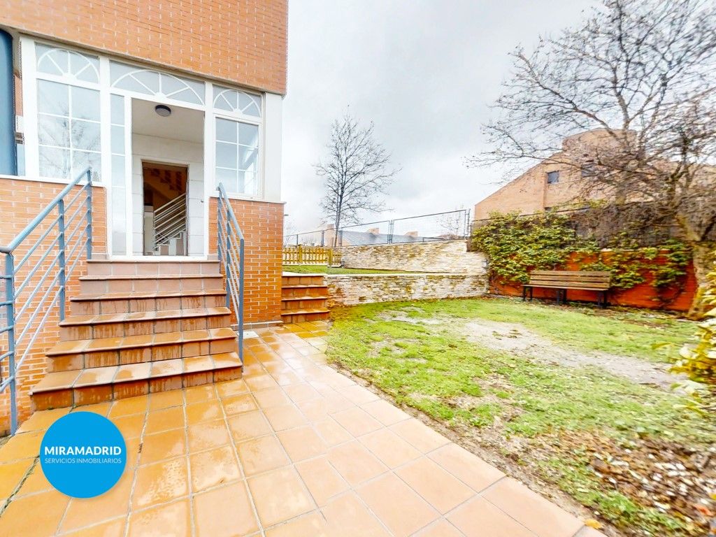 Terrassa de Casa o xalet en venda en Paracuellos de Jarama amb Piscina