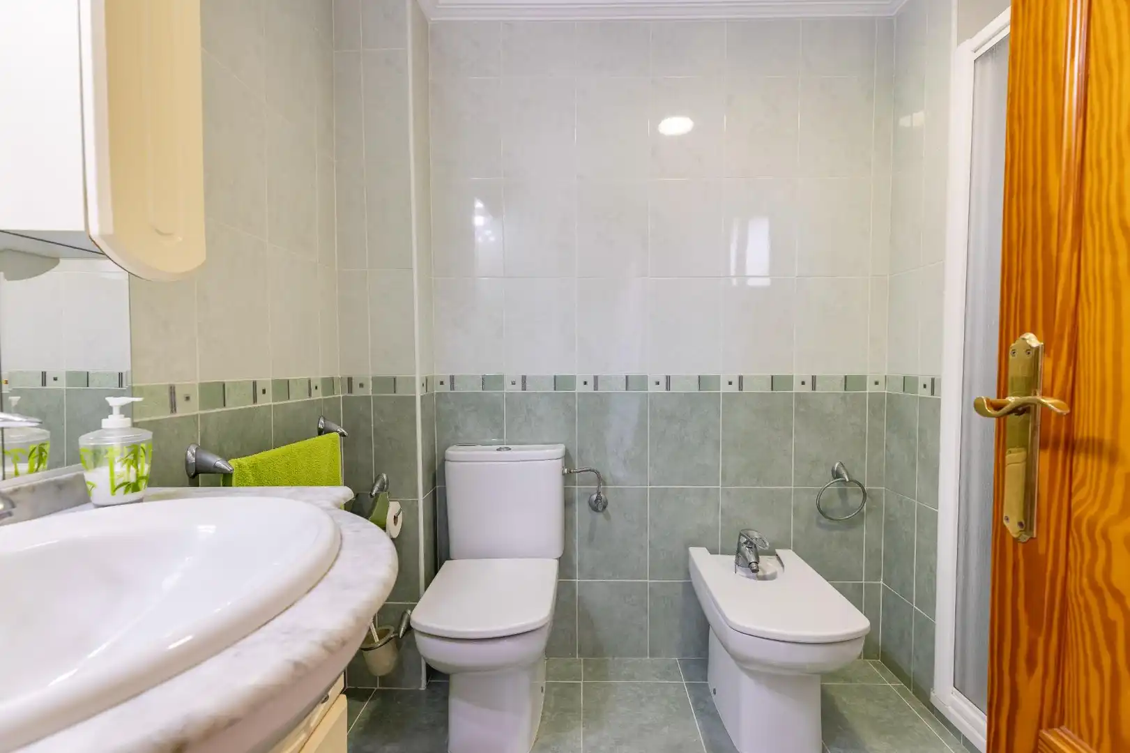 Baño de Ático en venta en Tavernes de la Valldigna con Terraza, Trastero y Amueblado