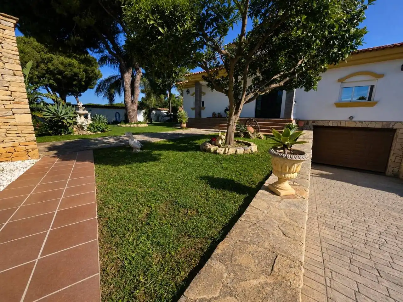 Garden of Houses for sale in Chiclana de la Frontera  with Terrace and Swimming Pool