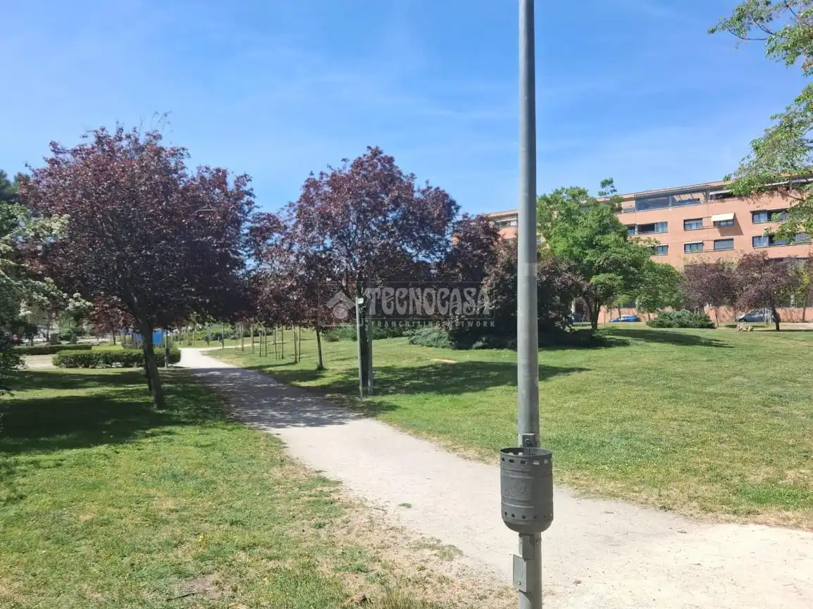 Commercial properties for sale in Alcobendas  with Air Conditioner and Terrace