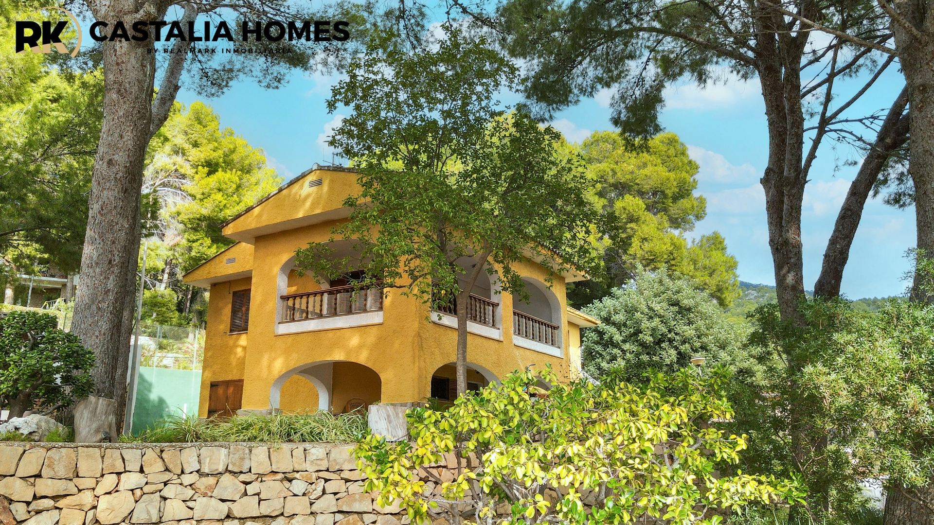 Vista exterior de Casa o xalet en venda en Benicasim / Benicàssim amb Jardí privat, Terrassa i Piscina