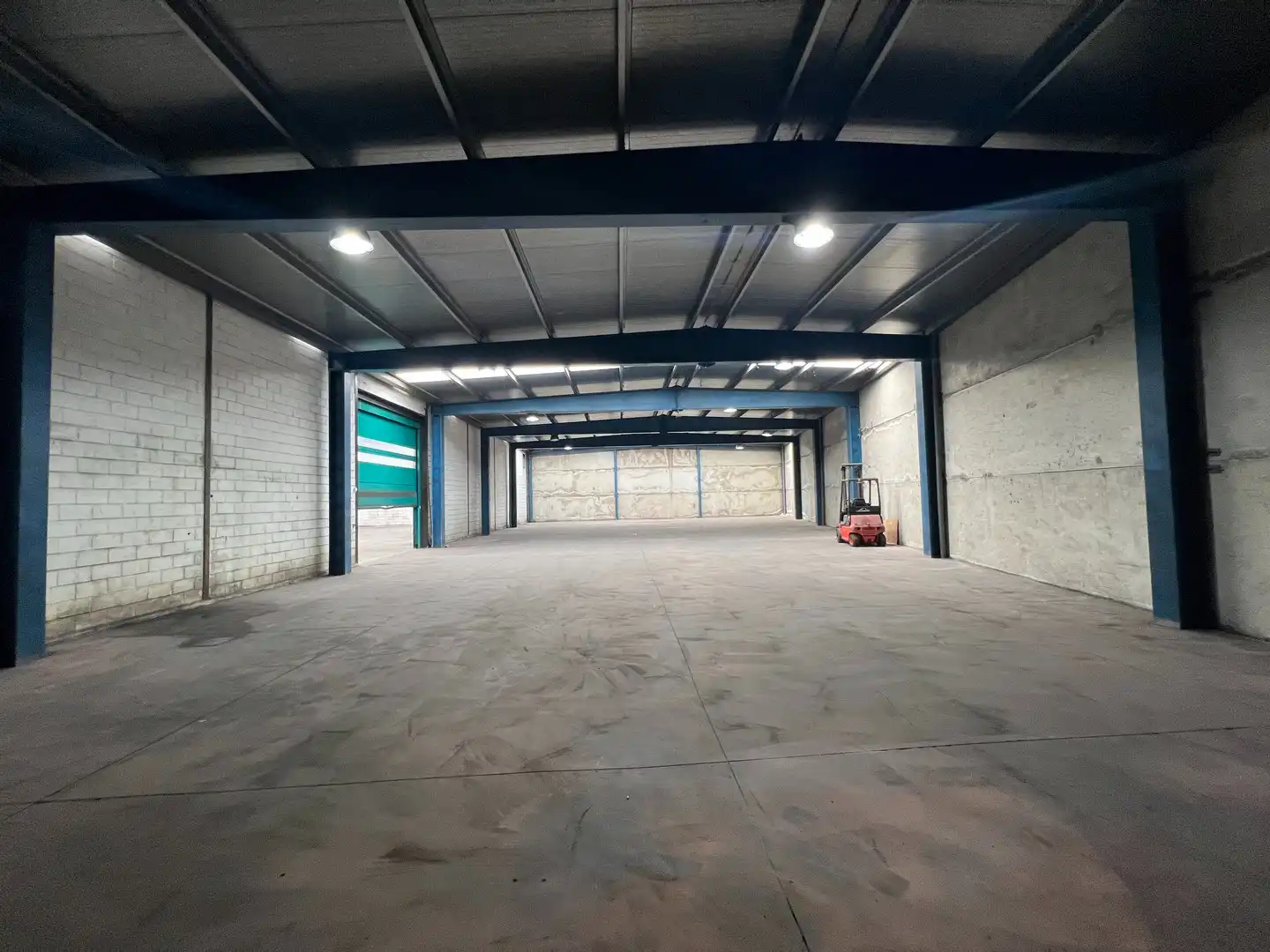 Fabrikhallen zur Miete in Narón