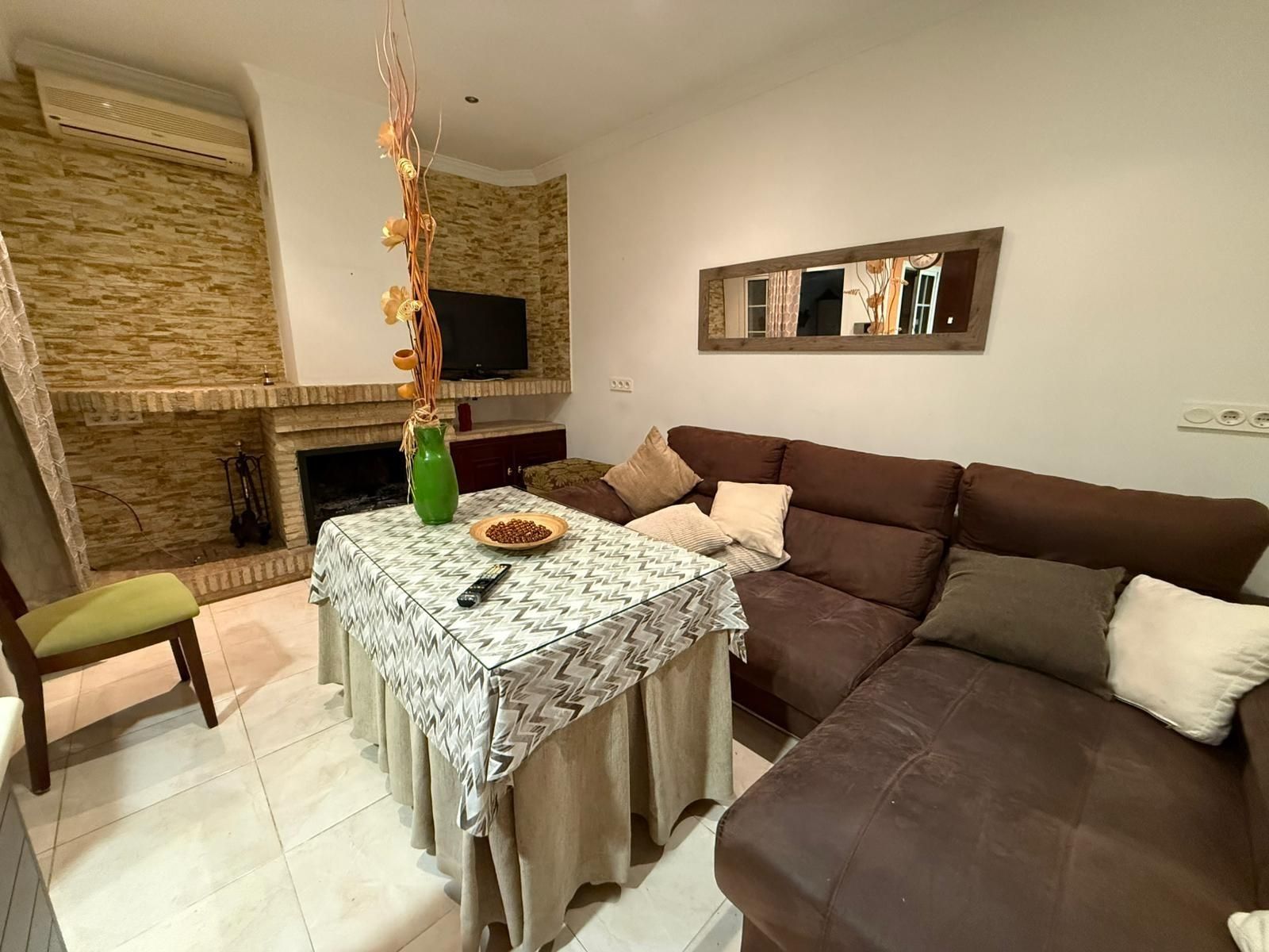 Sala de estar de Casa adosada en venta en Pilas con Aire acondicionado y Balcón