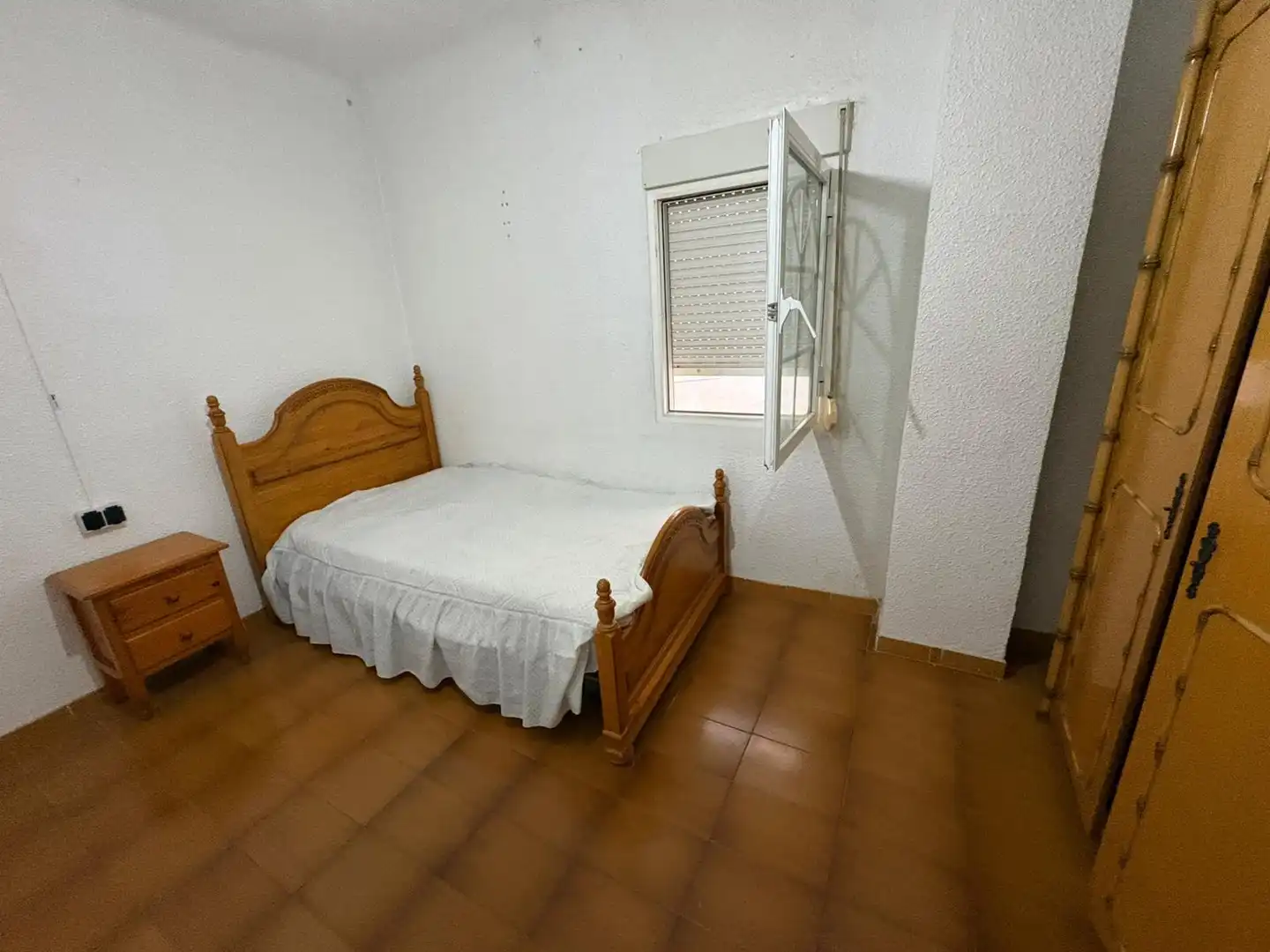 Flat for rent in Calle manuel ruiz magro, Carrús Este