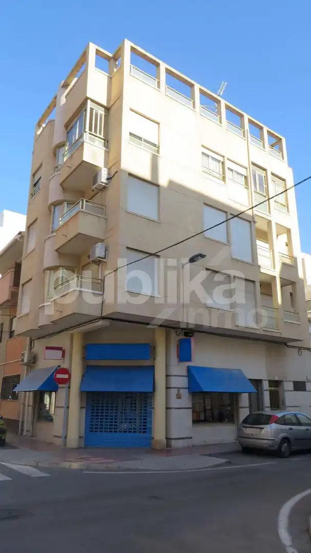 Außenansicht von Geschaftsraum zur Miete in Santa Pola mit Klimaanlage