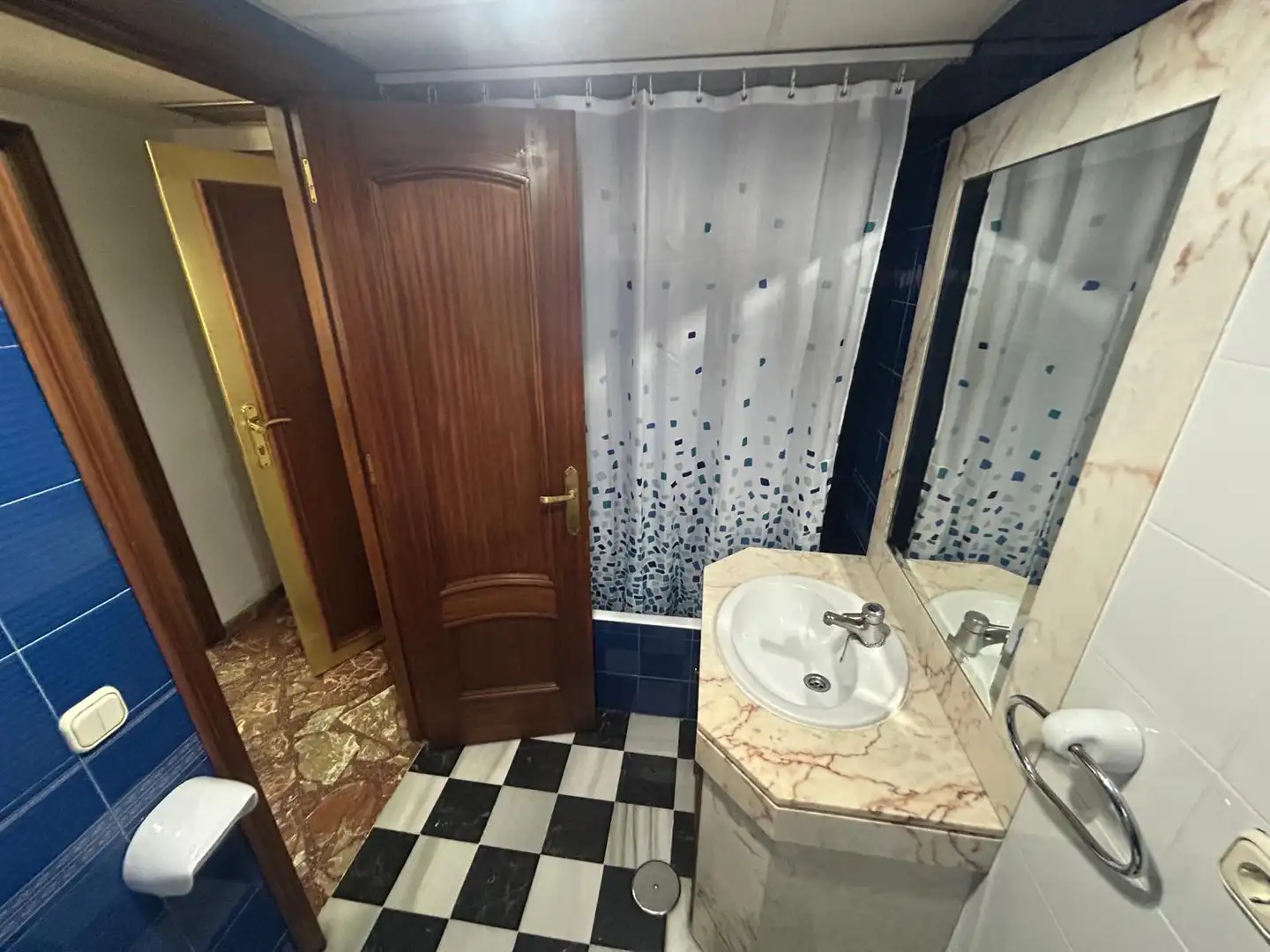 Badezimmer von Wohnungen zur Miete in Granada mit Klimaanlage, Heizung und Möbliert