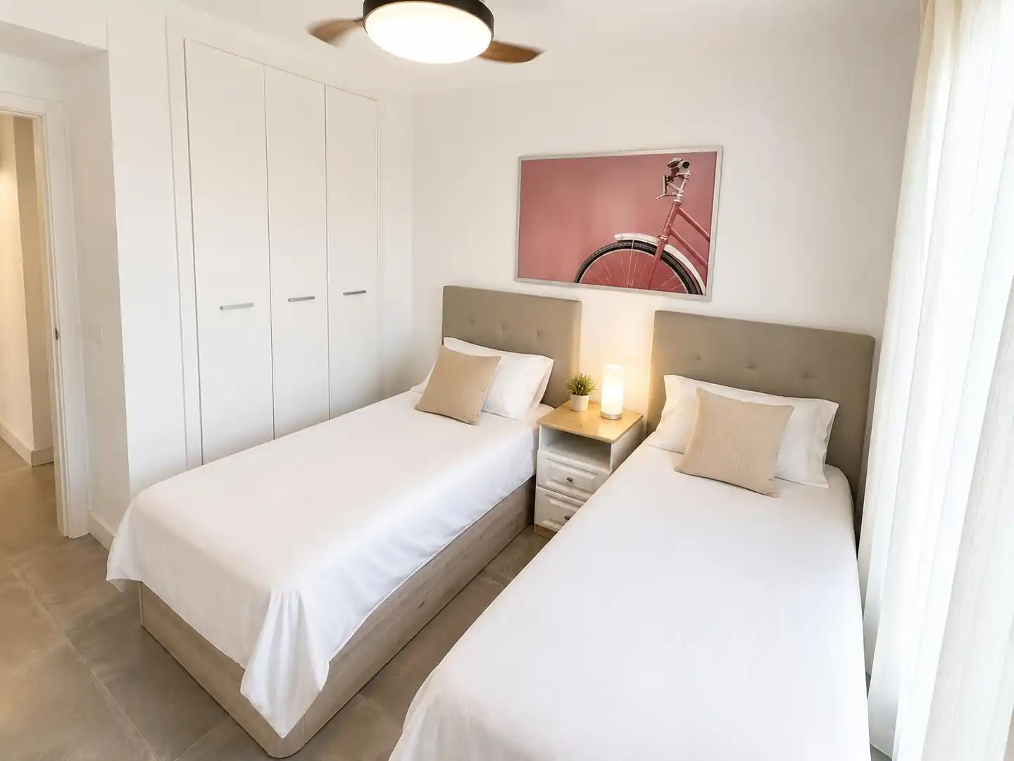 Dormitori de Apartament de lloguer en Marbella amb Aire condicionat, Terrassa i Moblat