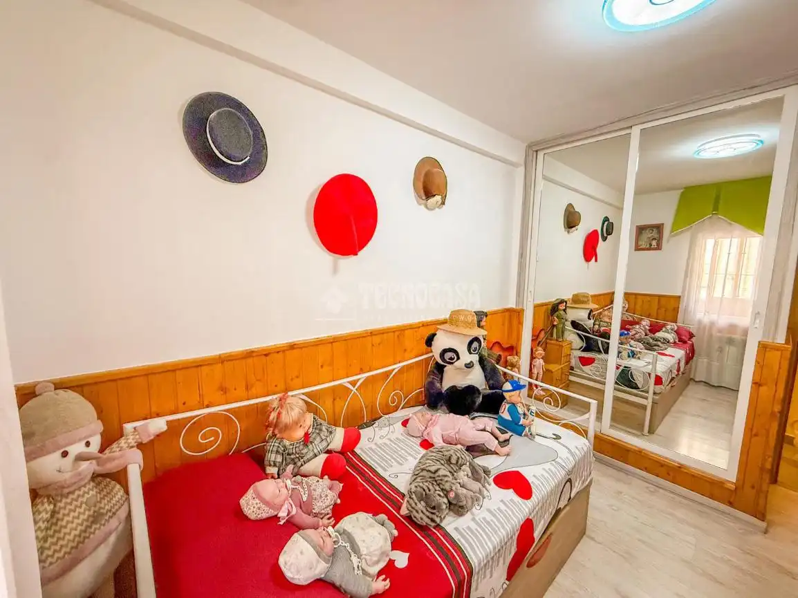 Bedroom of Flat for sale in Parla  with Air Conditioner, Heating and Terrace
