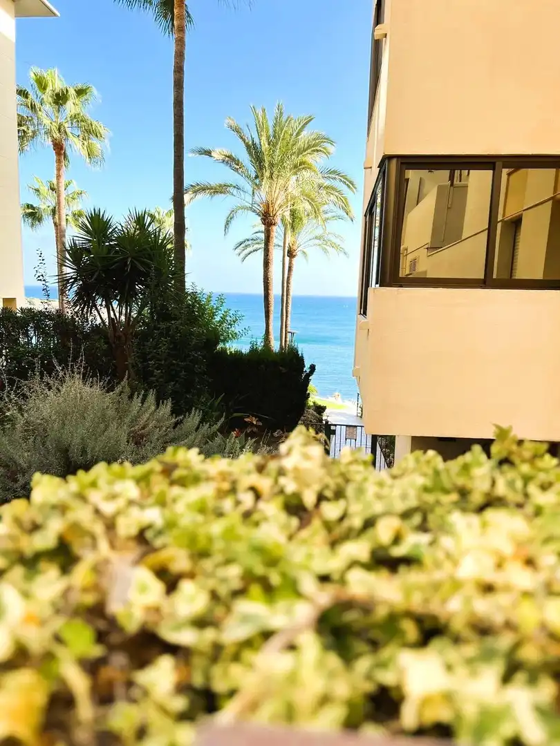 Außenansicht von Wohnungen zum Verkauf in Escalona mit Klimaanlage, Heizung und Privatgarten