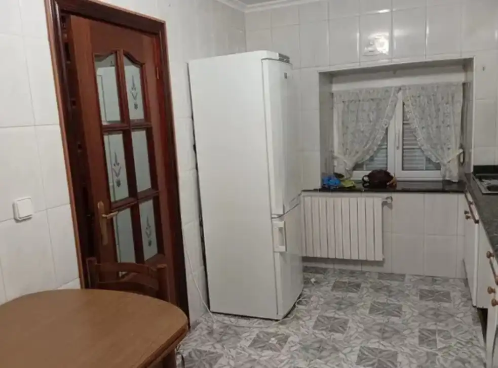 Cuina de Casa o xalet en venda en Arenas de Iguña amb Calefacció, Traster i Moblat