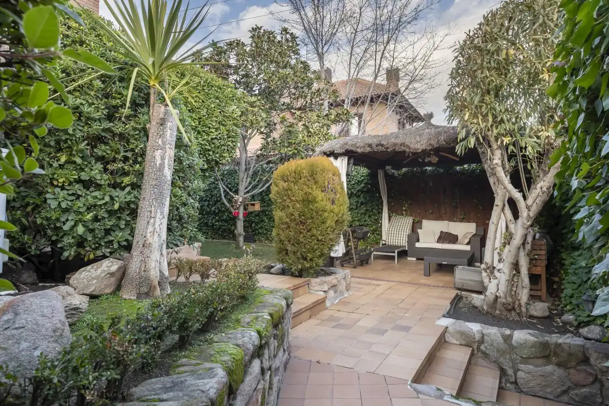 Jardín de Casa adosada en venta en Madrid con Aire acondicionado, Calefacción y Jardín privado