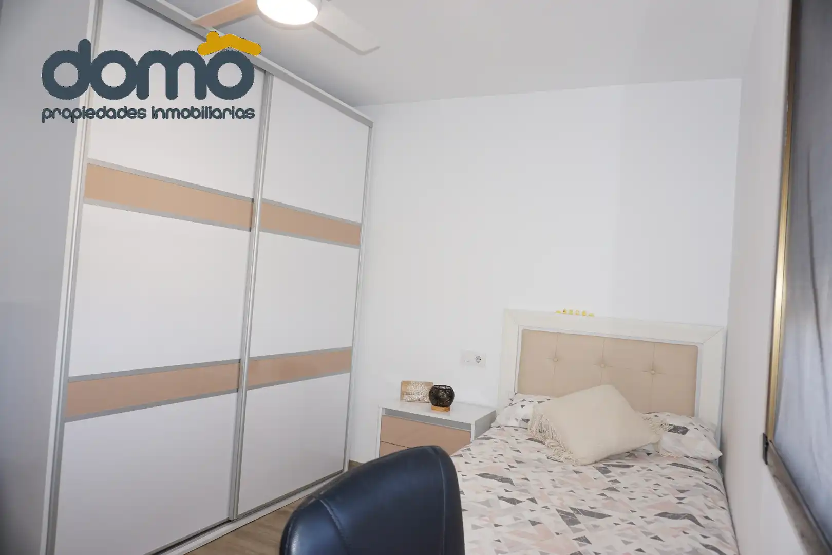 Habitación de Piso en venta en Almería con Aire acondicionado, Terraza y Piscina comunitaria