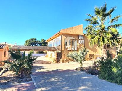 Vista exterior de Casa o xalet en venda en San Vicente del Raspeig / Sant Vicent del Raspeig amb Calefacció, Jardí privat i Terrassa