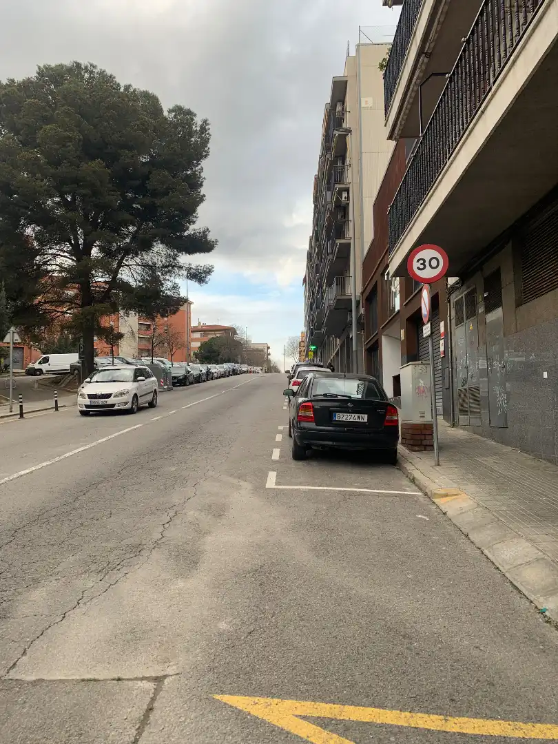 Aparcament de Garatge en venda en Ripollet amb Alarma