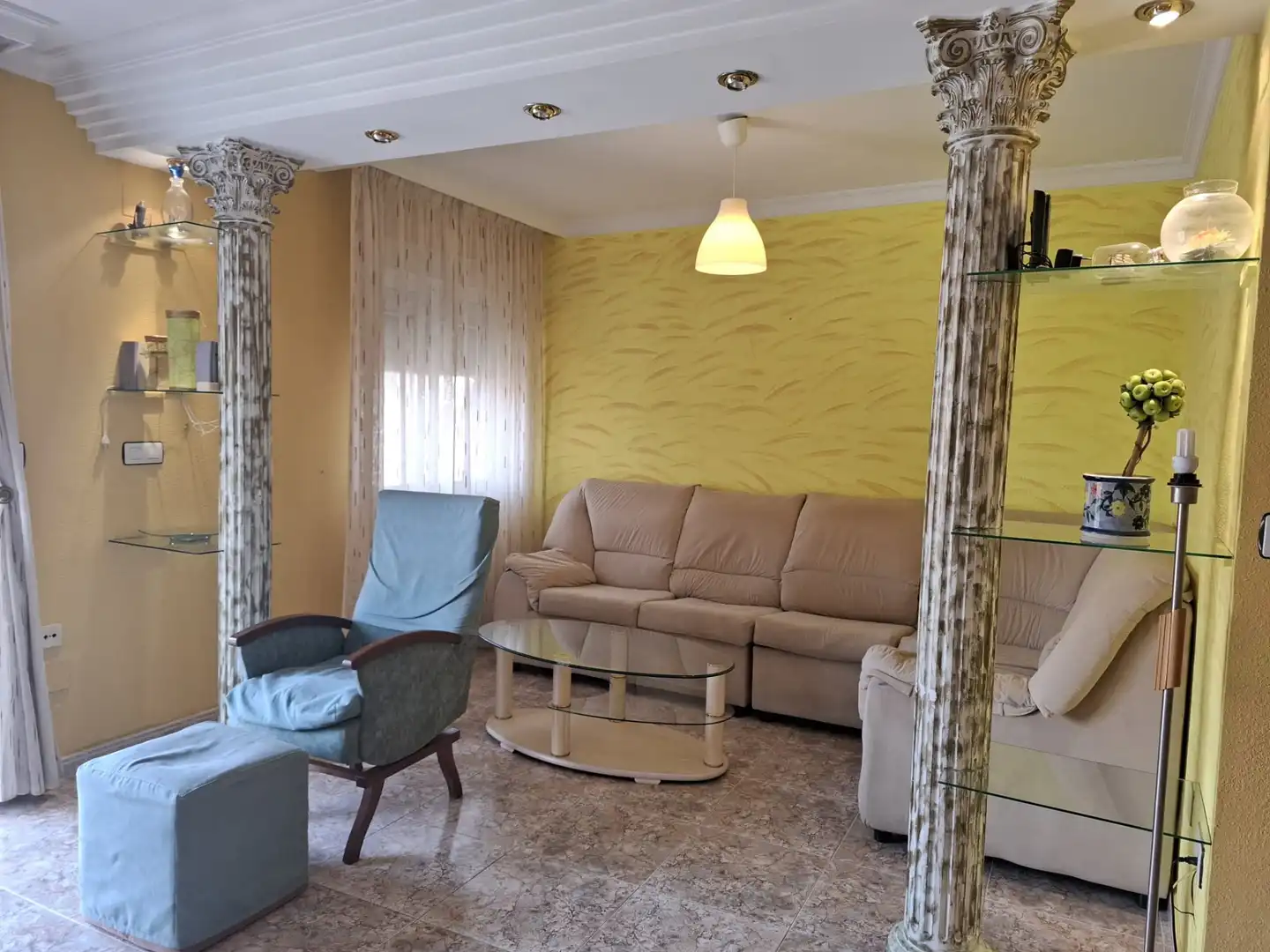 Sala d'estar de Pis en venda en Torrenueva Costa amb Moblat i Balcó