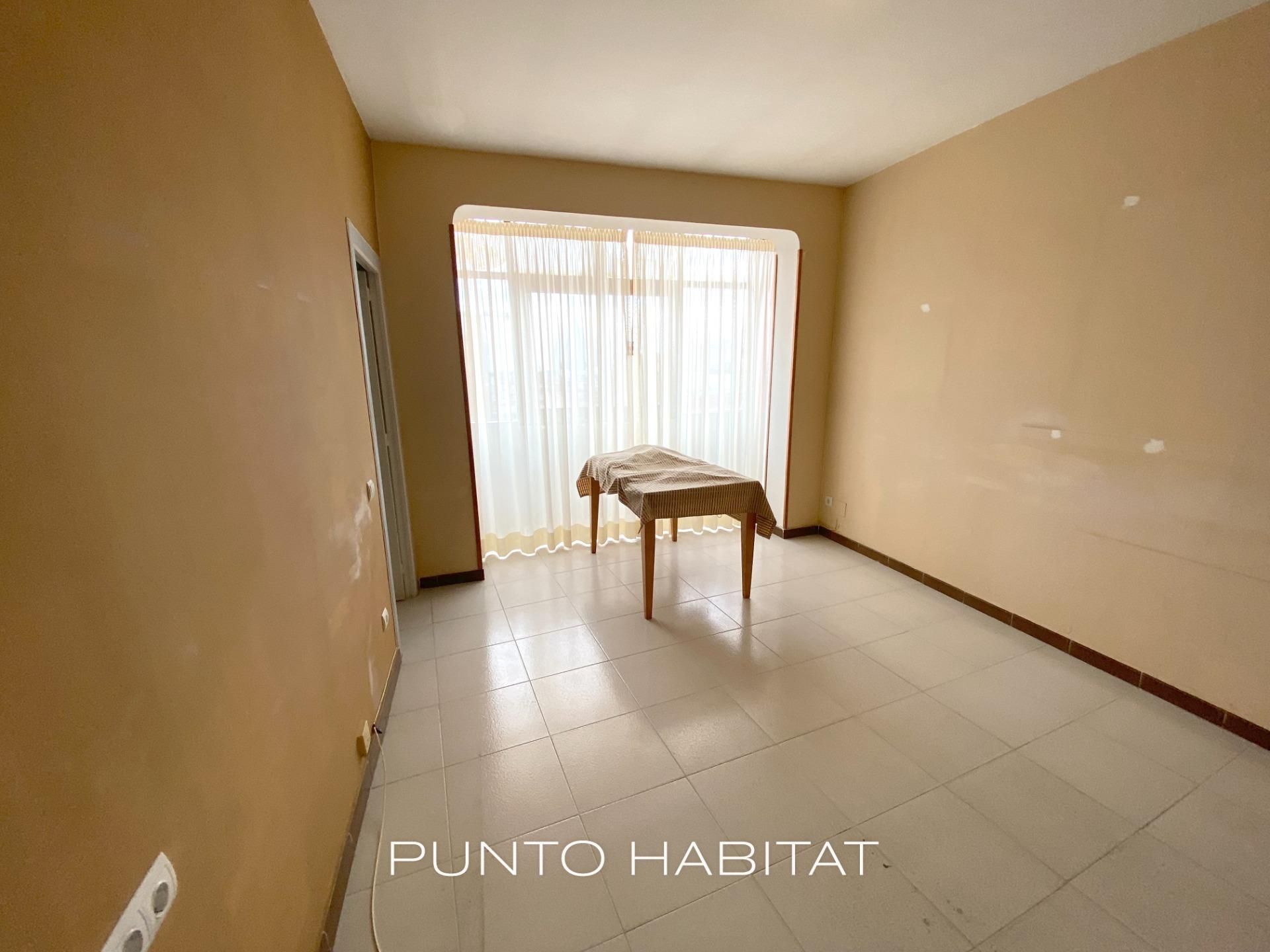 Living room of Flat for sale in  Barcelona Capital  with Heating and Balcony