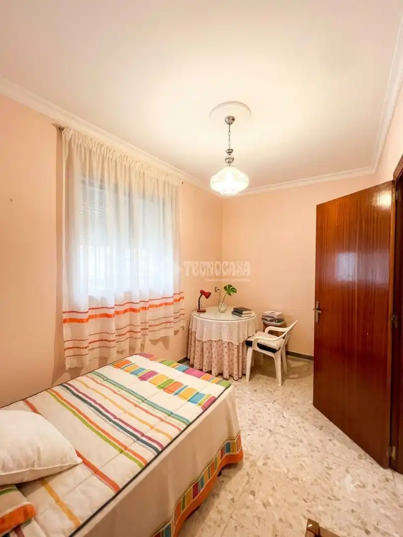 Habitación de Casa adosada en venta en Sevilla con Aire acondicionado y Balcón
