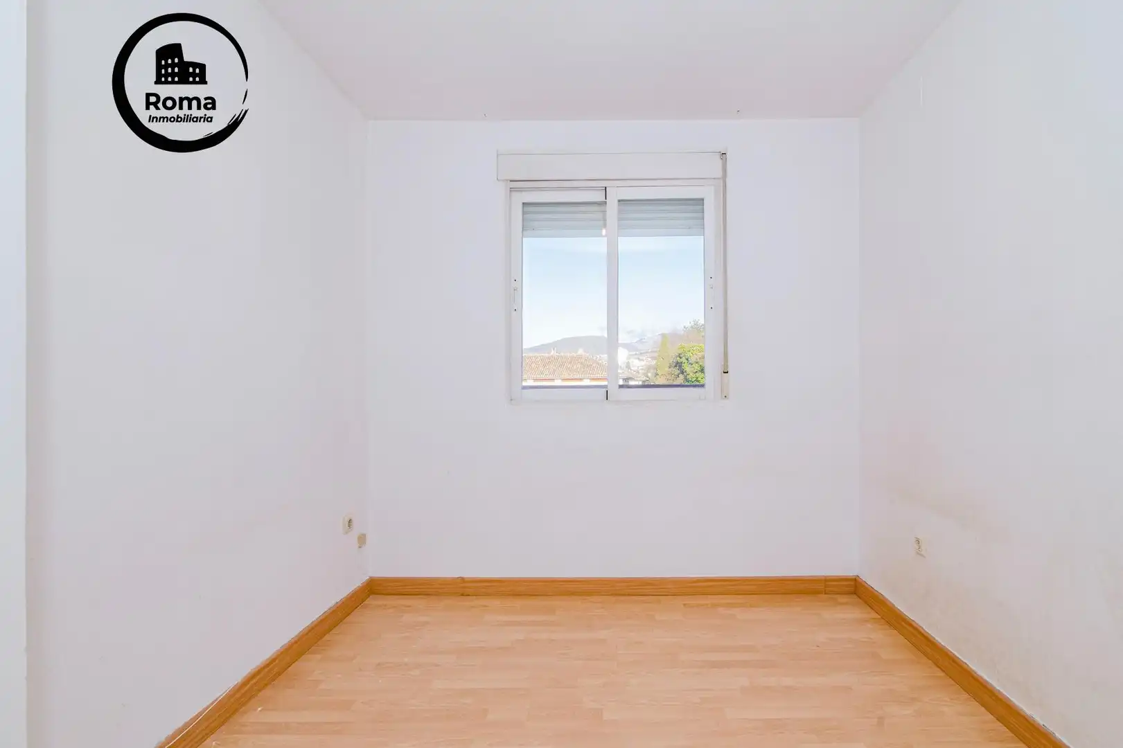 Habitación de Ático en venta en La Zubia con Aire acondicionado, Calefacción y Terraza