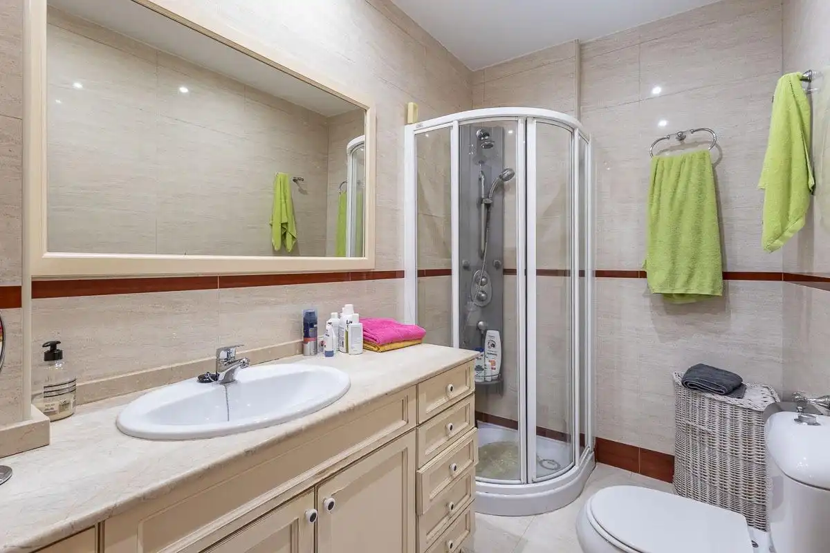 Baño de Casa adosada en venta en Granada con Calefacción, Jardín privado y Terraza
