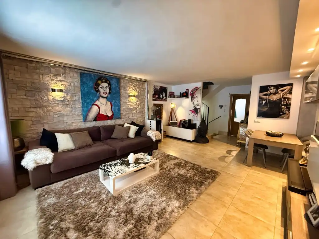 Wohnzimmer von Einfamilien-Reihenhaus zum Verkauf in  Palma de Mallorca mit Klimaanlage, Terrasse und Möbliert