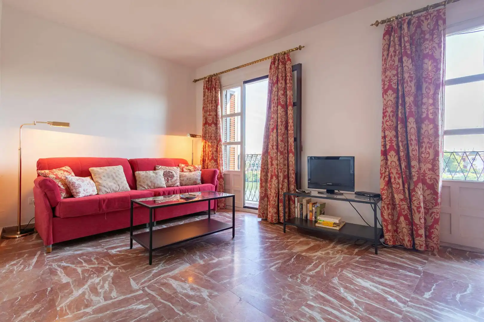 Flat for rent in N/A, Triana Casco Antiguo