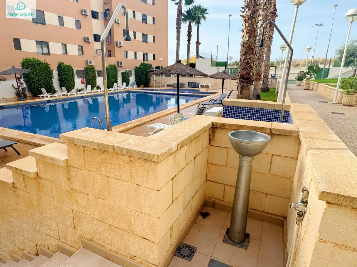 Piscina de Apartamento de alquiler en El Campello con Aire acondicionado, Jardín privado y Terraza
